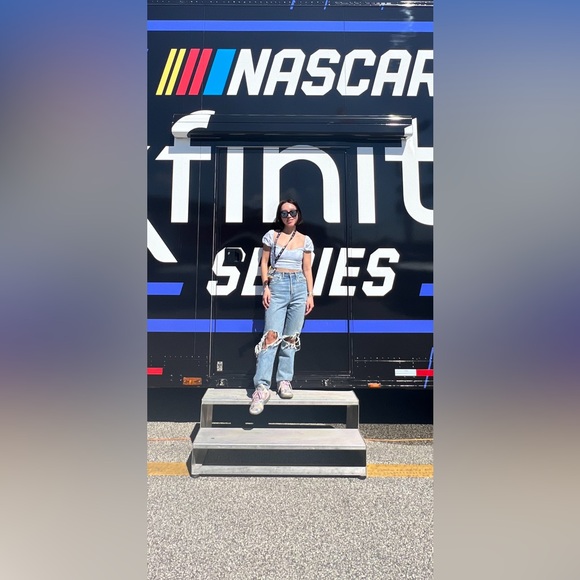 Agolde 90's Ripped Jeans in Light Denim 25 - Picture 2 of 4